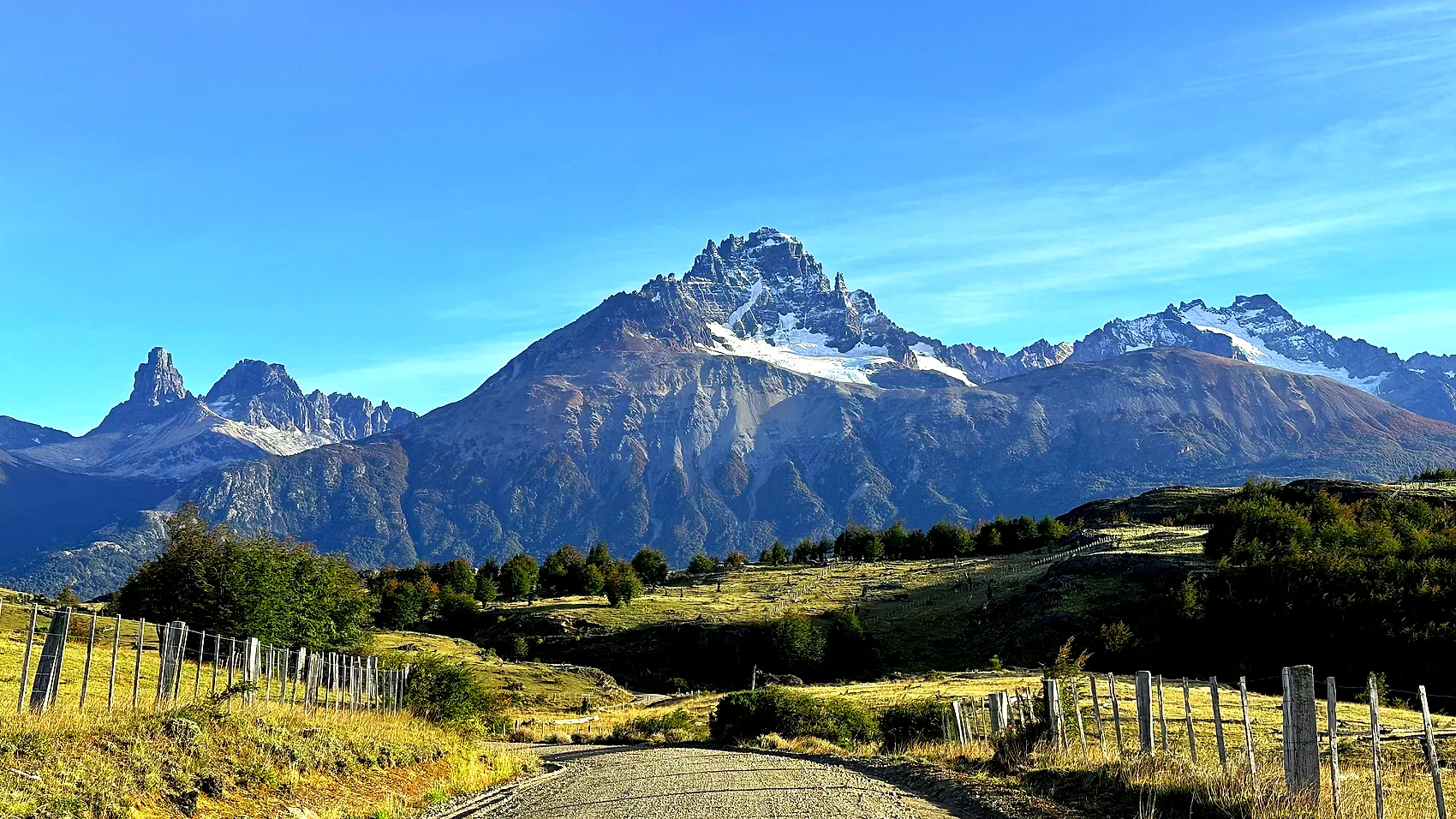 Camino de ripio de la Carretera Austral hacia el Cerro Castillo